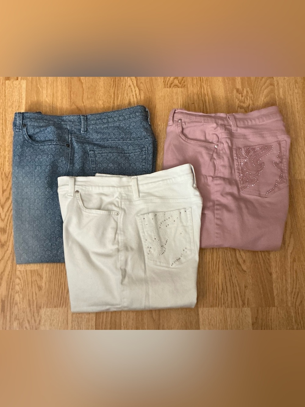 Lot Of Gloria Vanderbilt Amanda Capris- Size 12- Blue, Mauve, White